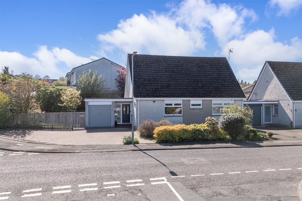 Property photo 2 of 29 31_Springwood_Bank-2.Jpg