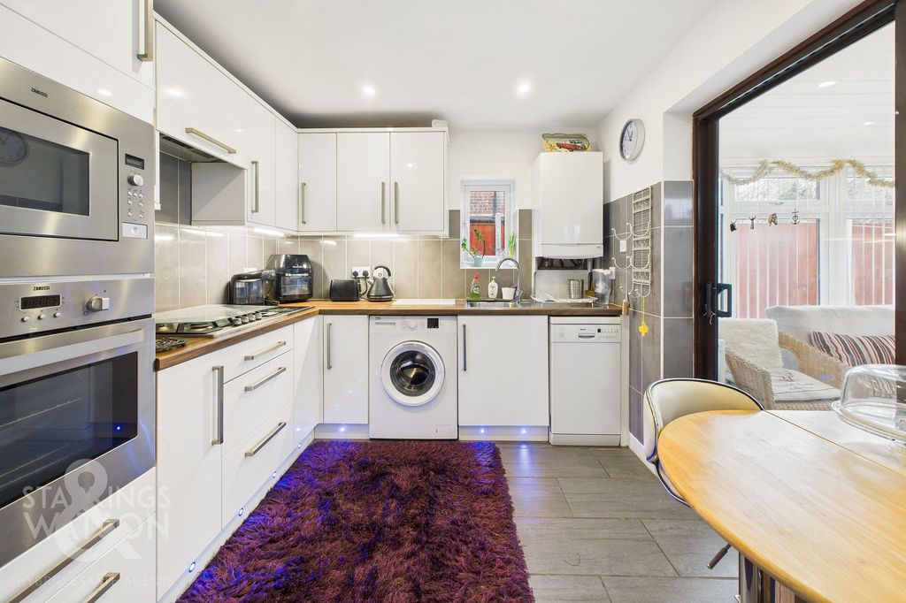 Property photo 3 of 22