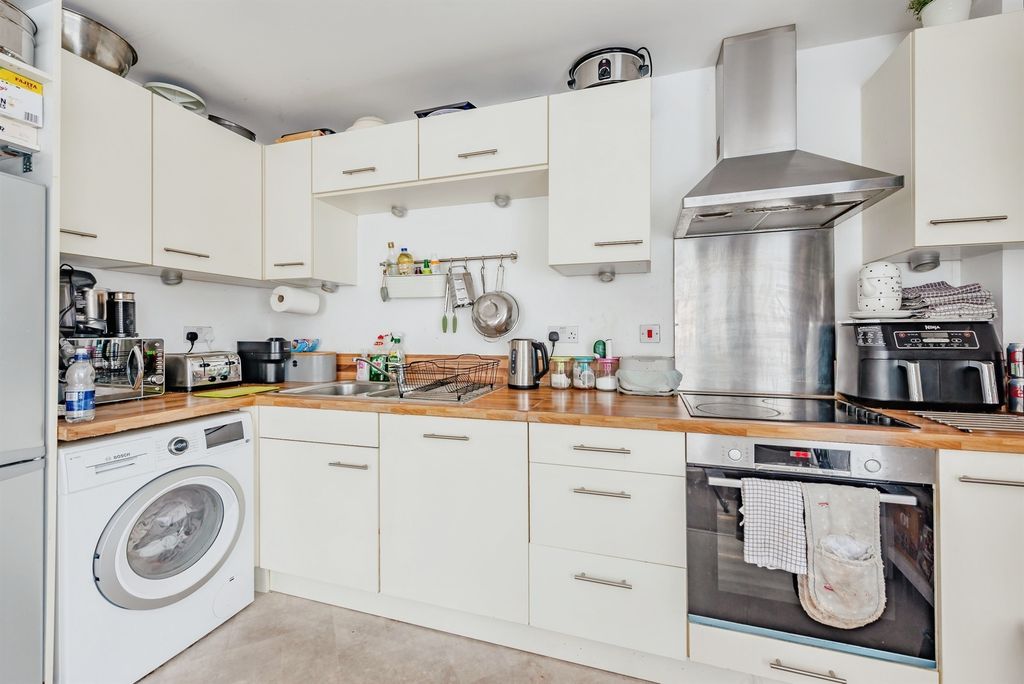 Property photo 3 of 16