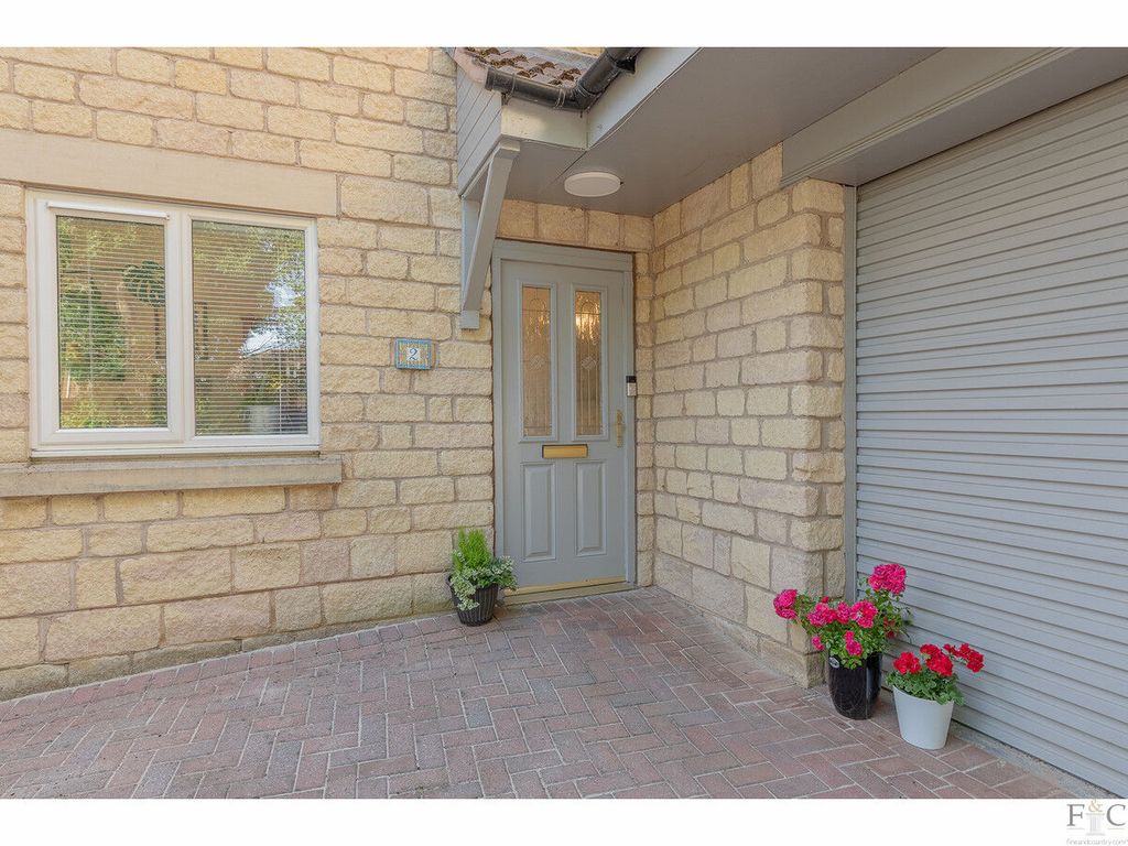 Property photo 2 of 30