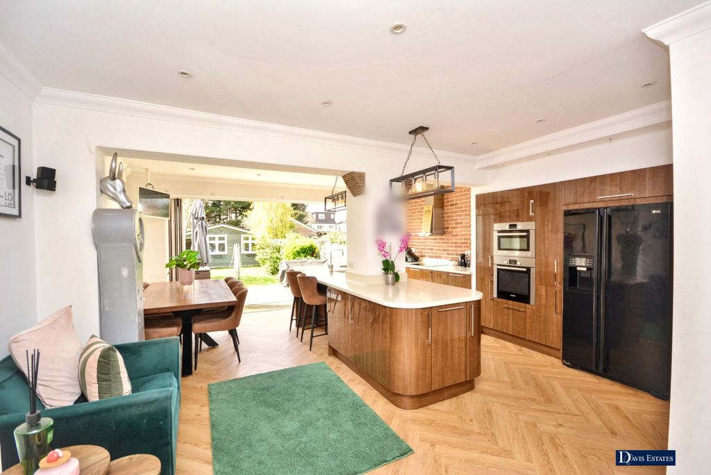 Property photo 3 of 21