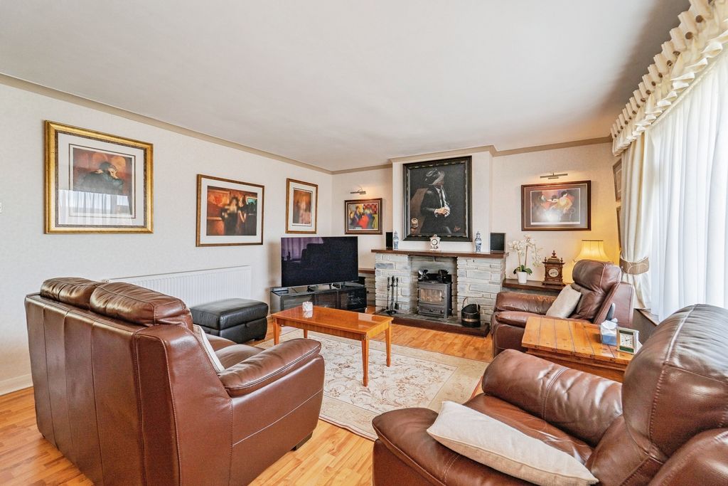 Property photo 3 of 27 Pbox-Img.Jpg