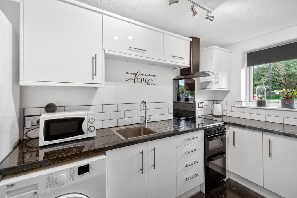 Property photo 3 of 14 76Bewerleyrd-4.Jpg