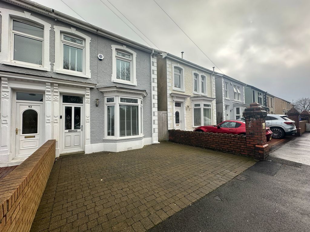 Property photo 2 of 28