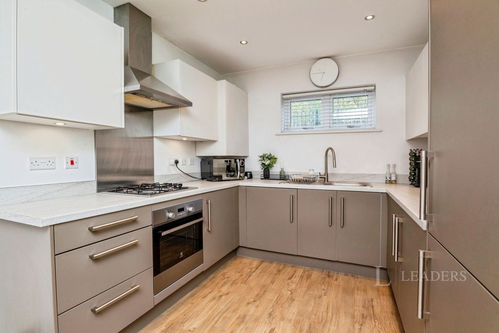 Property photo 3 of 13 Pbox-Img.Jpg