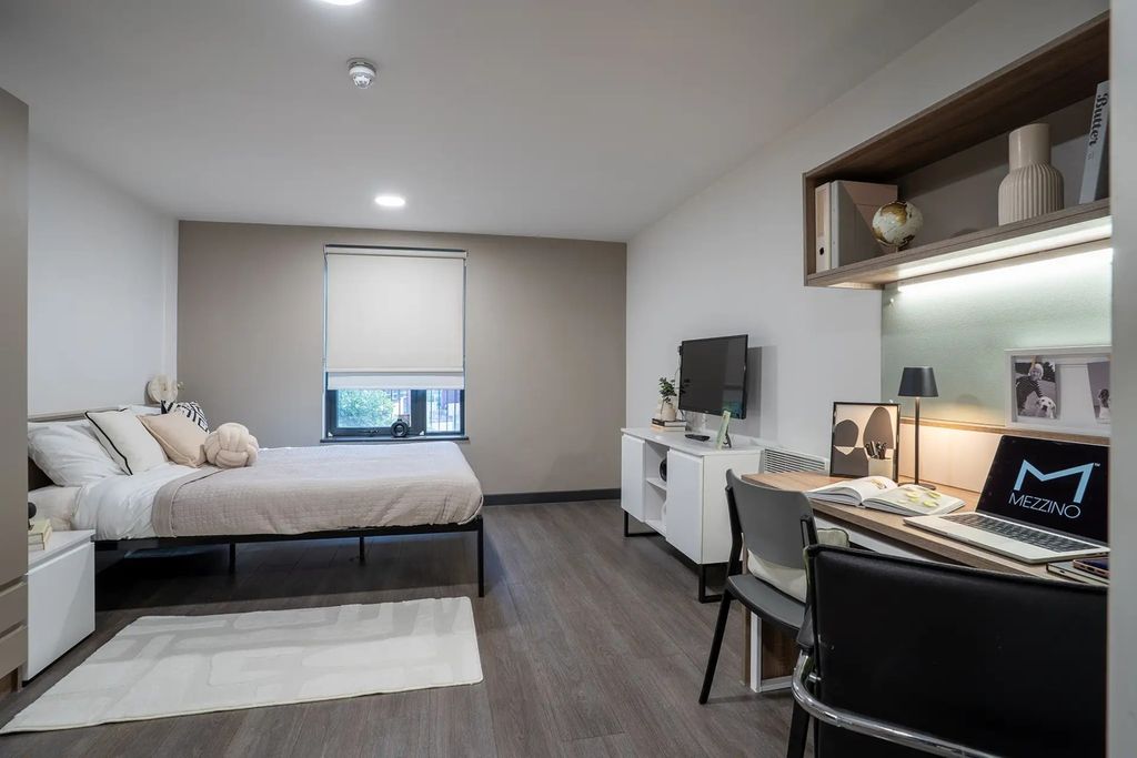Property photo 1 of 22 Bedroom