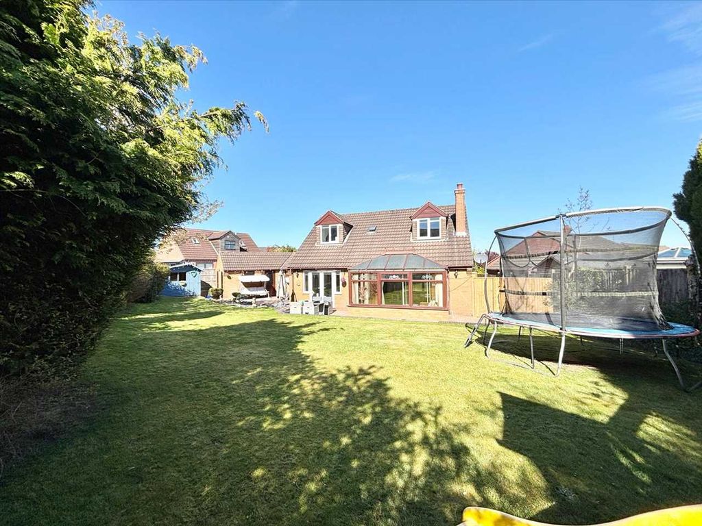 Property photo 2 of 32