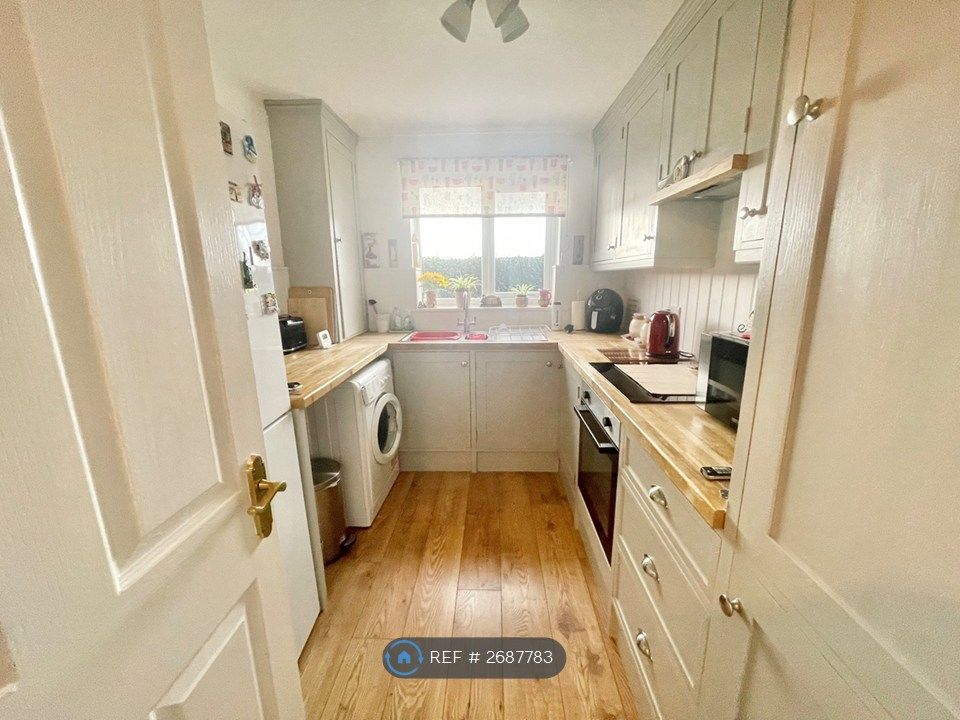 Property photo 2 of 10 Kitchen