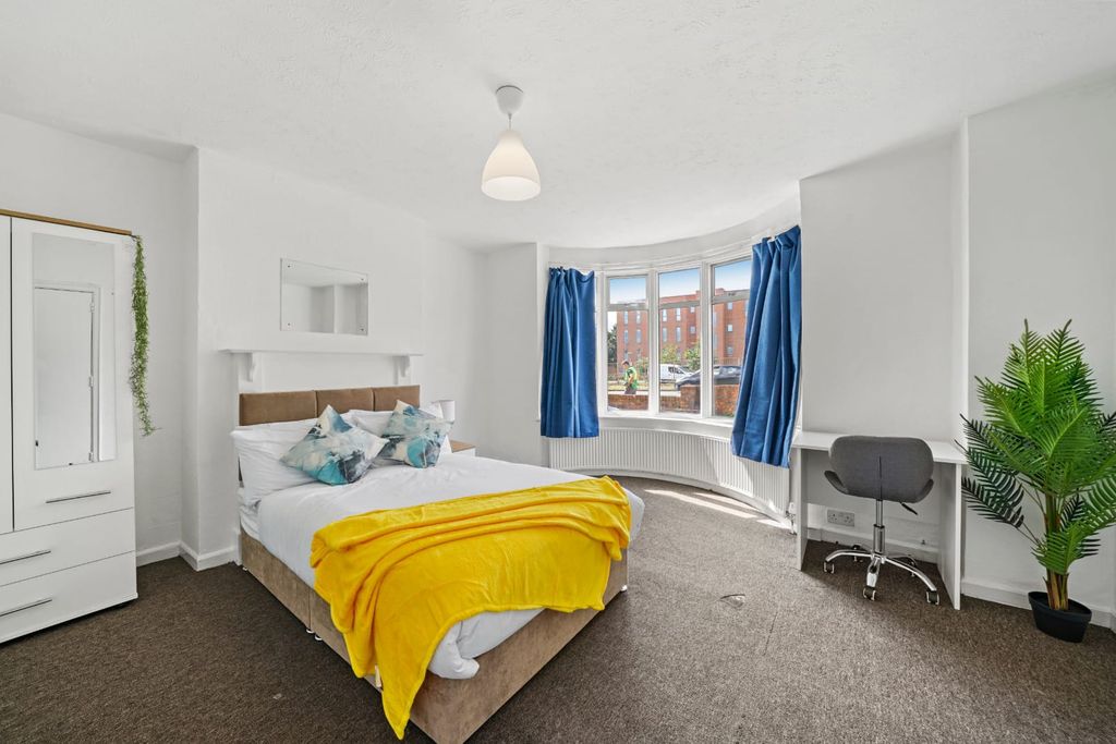 Property photo 1 of 27