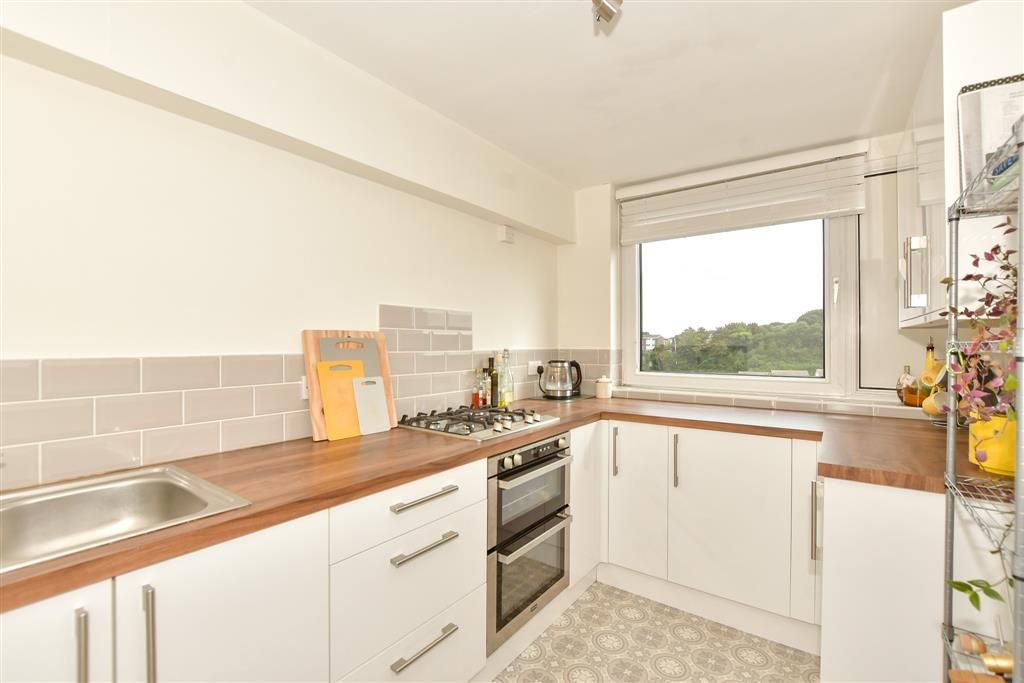 Property photo 3 of 12 Kitchen