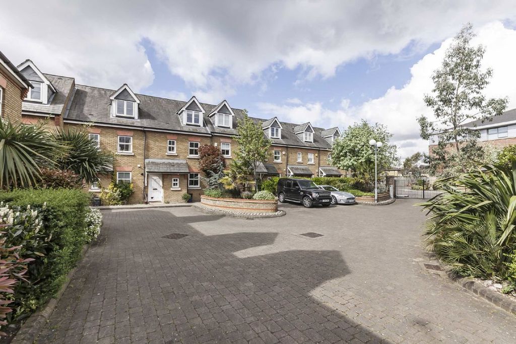Property photo 1 of 6
