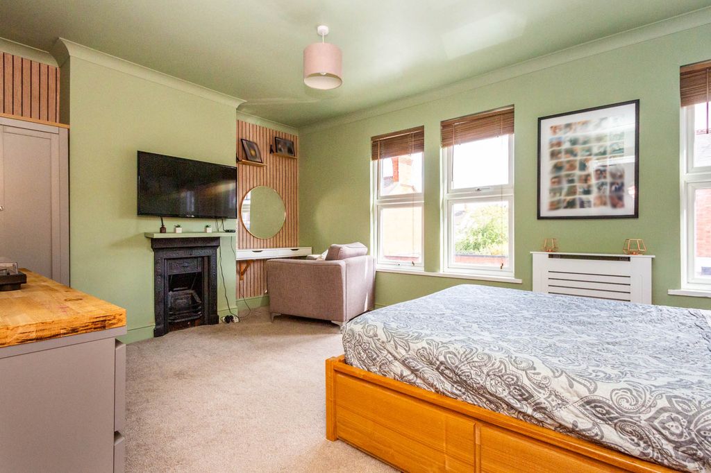 Property photo 3 of 16 Bedroom