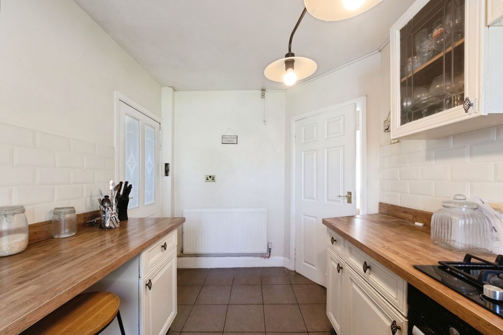 Property photo 3 of 16 Img_8980-13