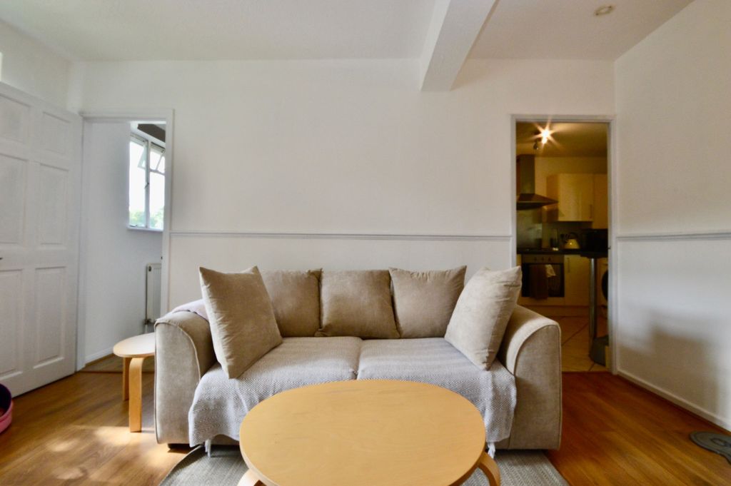 Property photo 2 of 9 Lounge