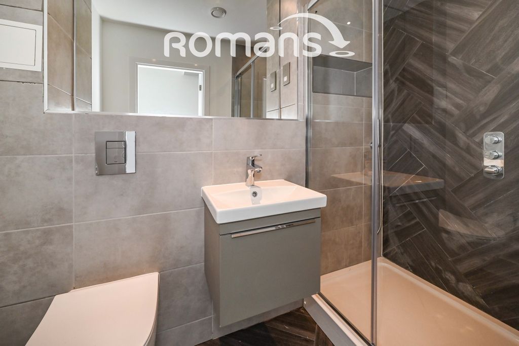 Property photo 3 of 6 Ensuite