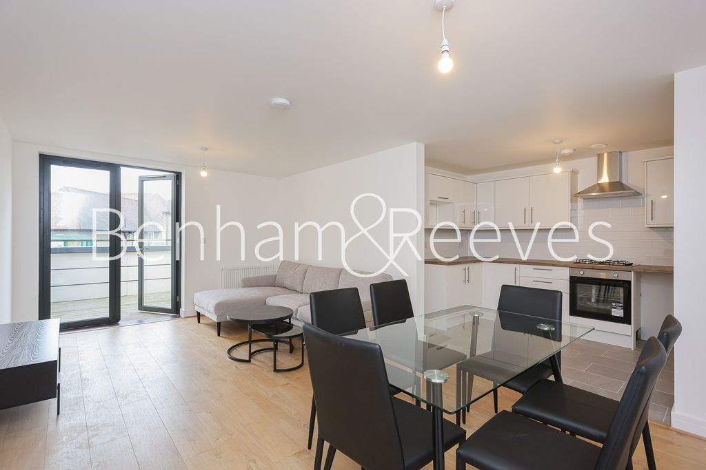 Property photo 2 of 25