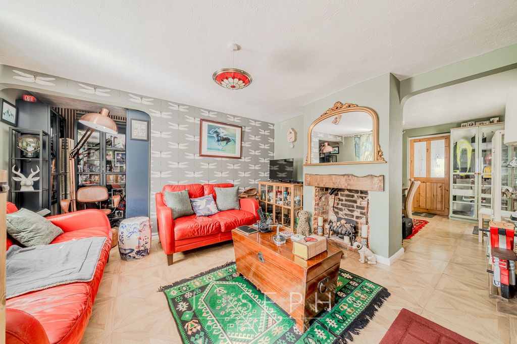 Property photo 2 of 17