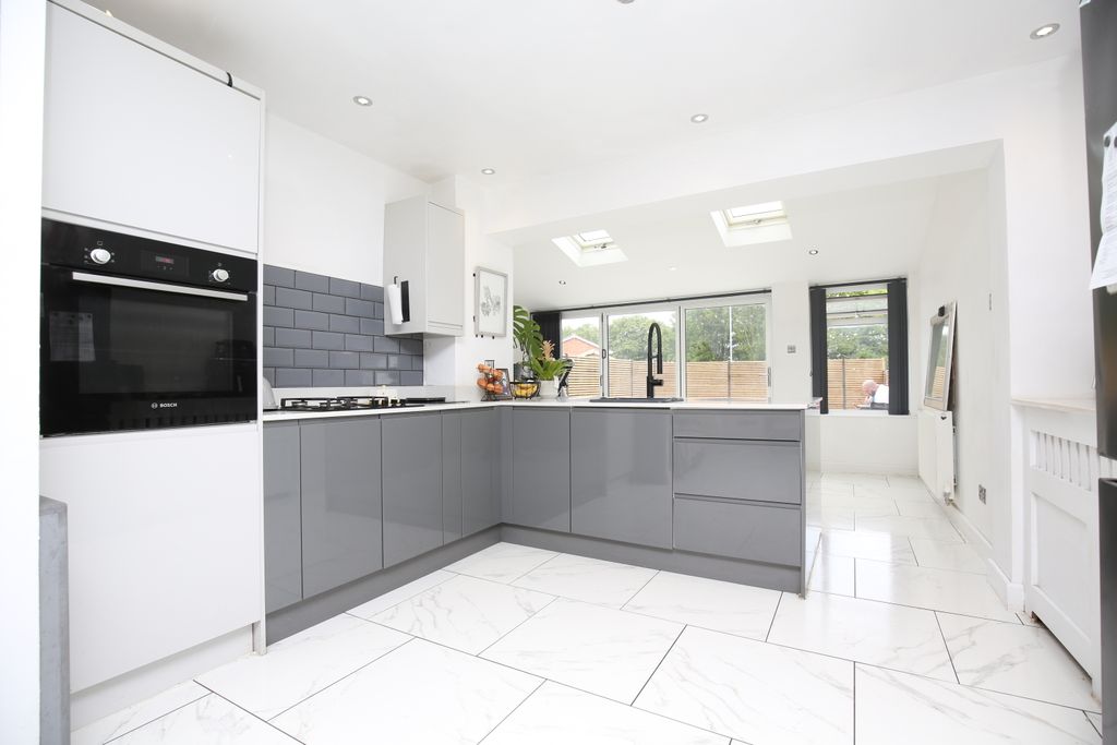Property photo 3 of 15 4X8A9268