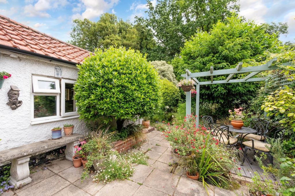 Property photo 3 of 14 Chipstead Way
