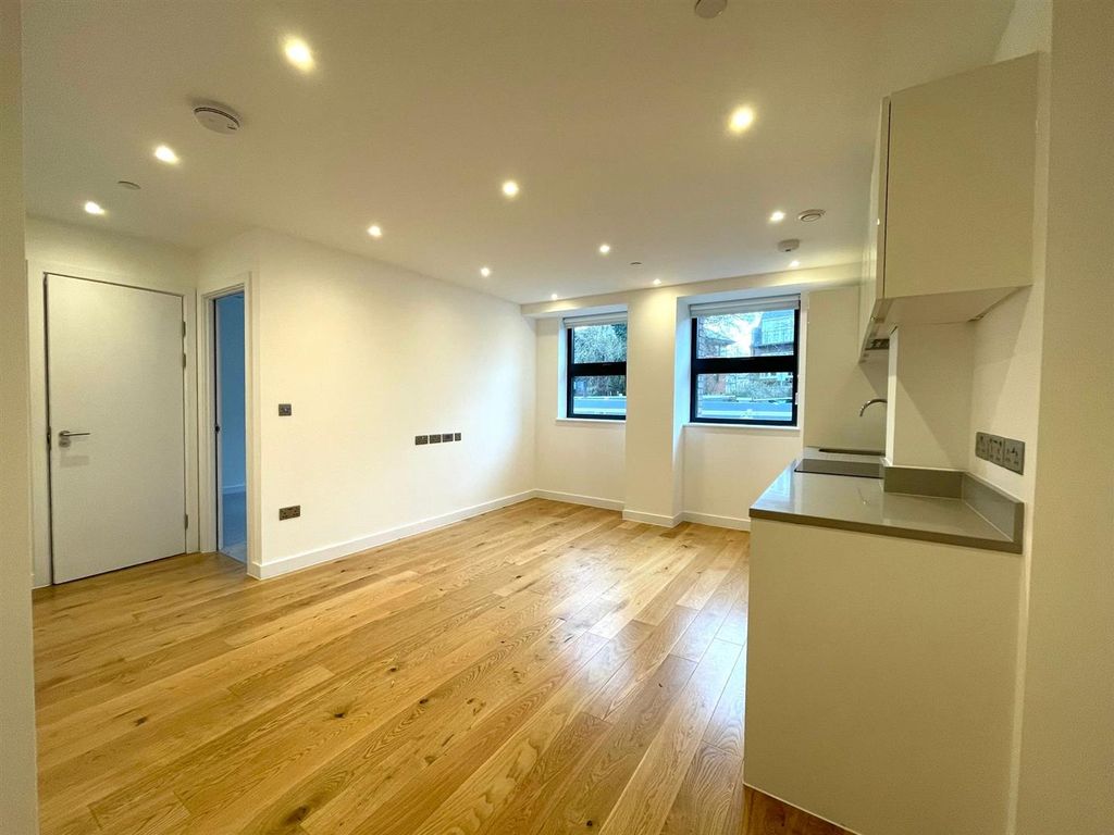 Property photo 2 of 6 Livrm.Jpg