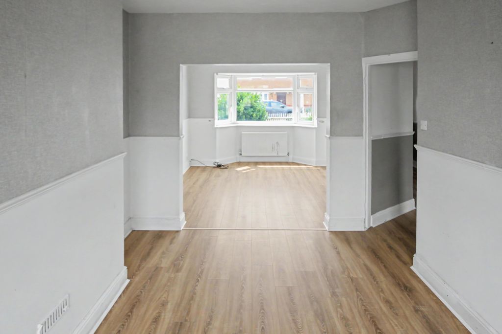 Property photo 3 of 18 4 Southern Road, Eastbourne, East Sussex, Bn22 9Lt