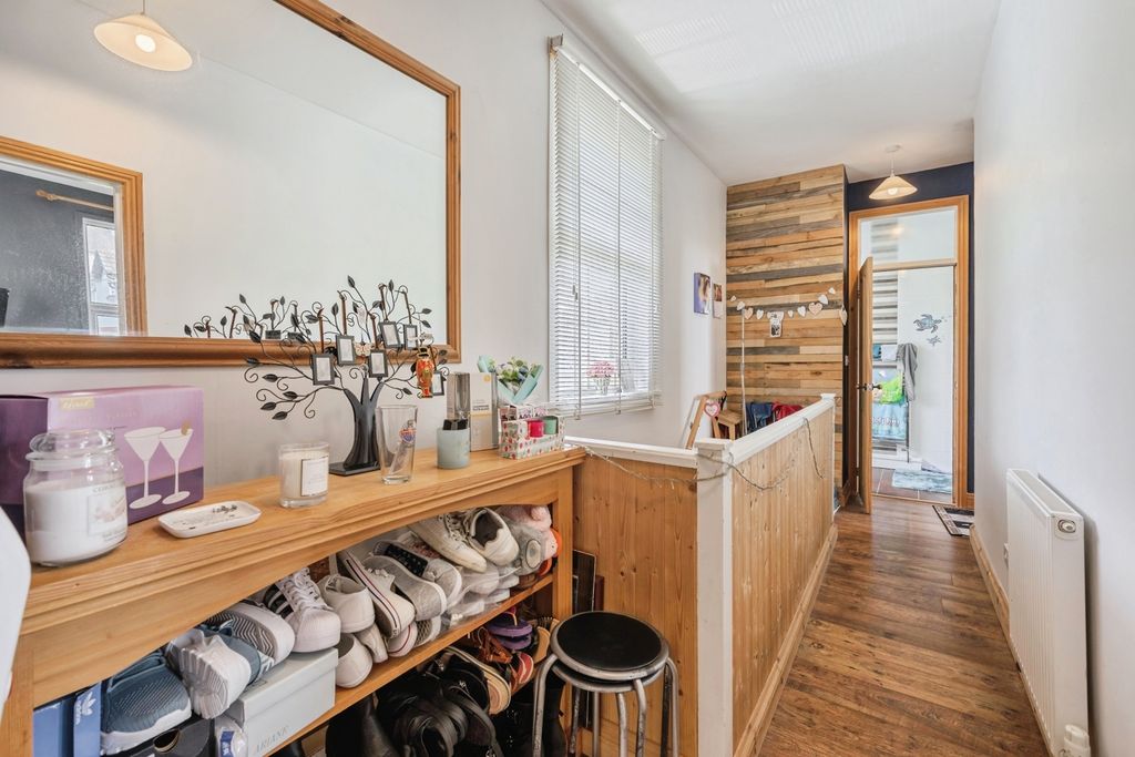 Property photo 3 of 18 Pbox-Img.Jpg