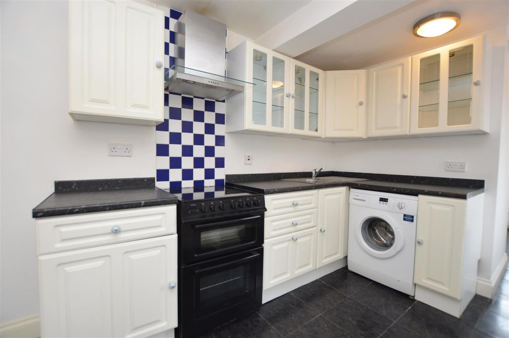 Property photo 2 of 11 1 Westfield Road (5).Jpg