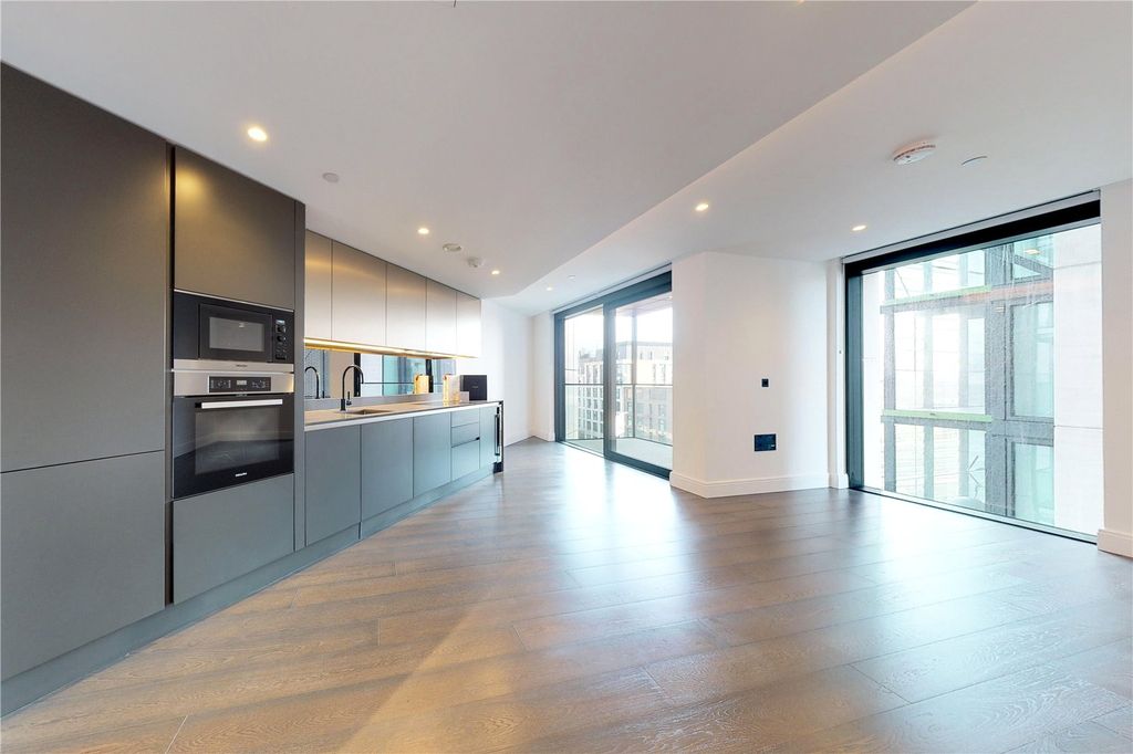 Property photo 2 of 8 Reception/Kitchen