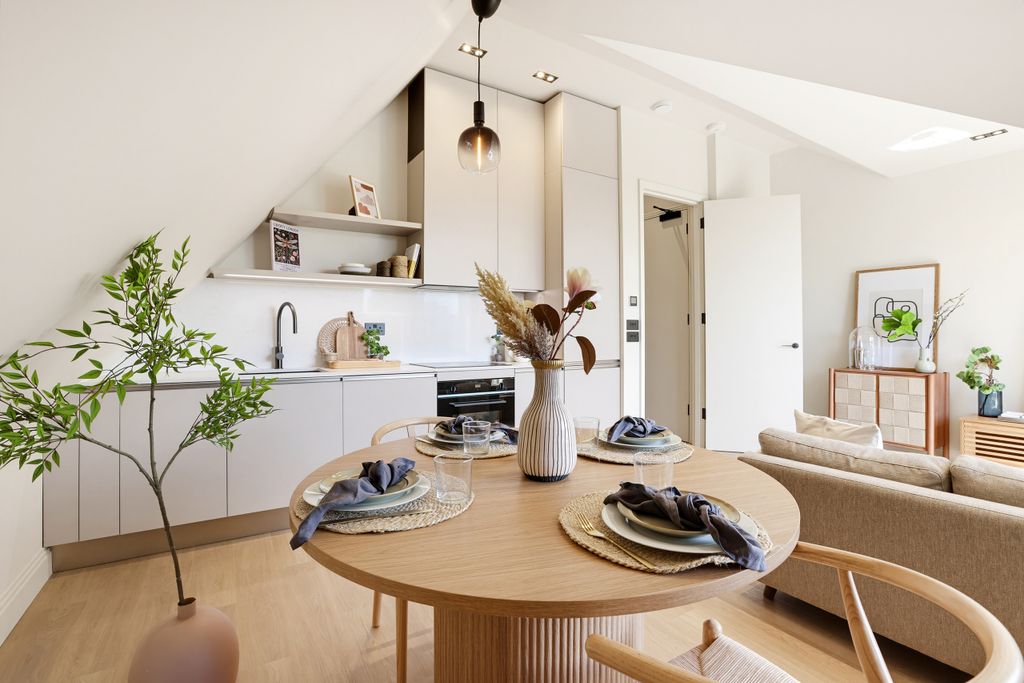 Property photo 3 of 16 Dining Area