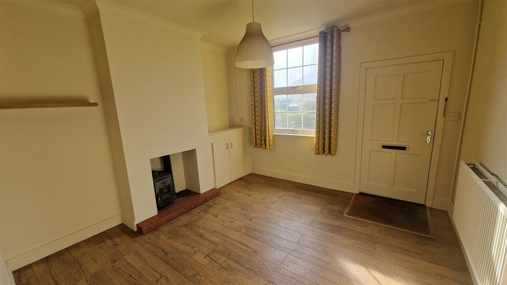 Property photo 3 of 9 Lounge