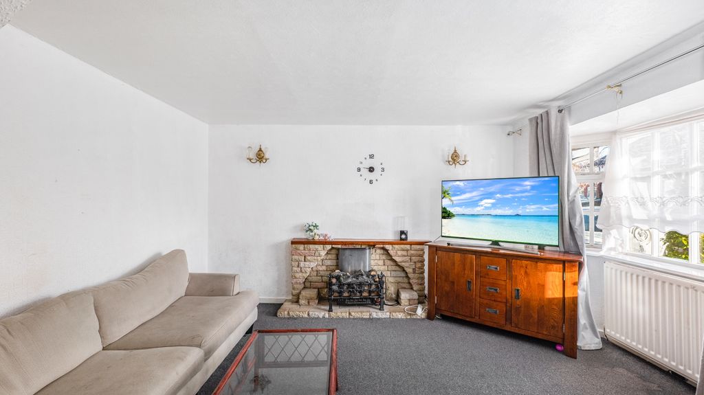 Property photo 3 of 15 4738907