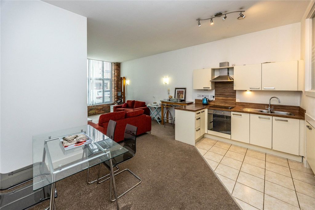 Property photo 2 of 13 Picture No. 17