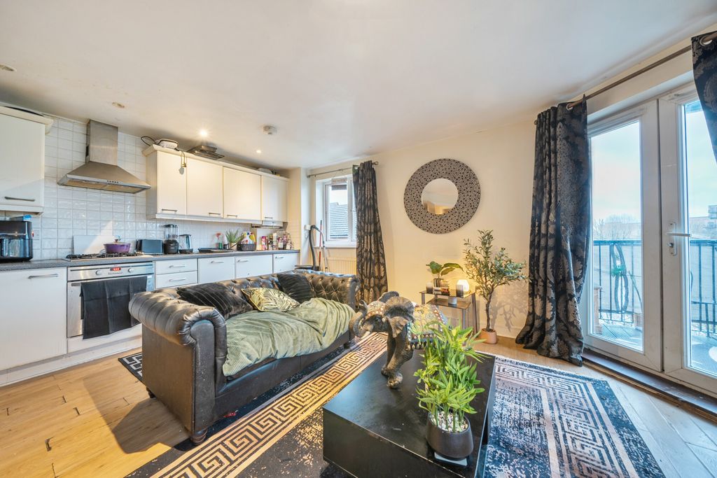 Property photo 2 of 16 Reception Room