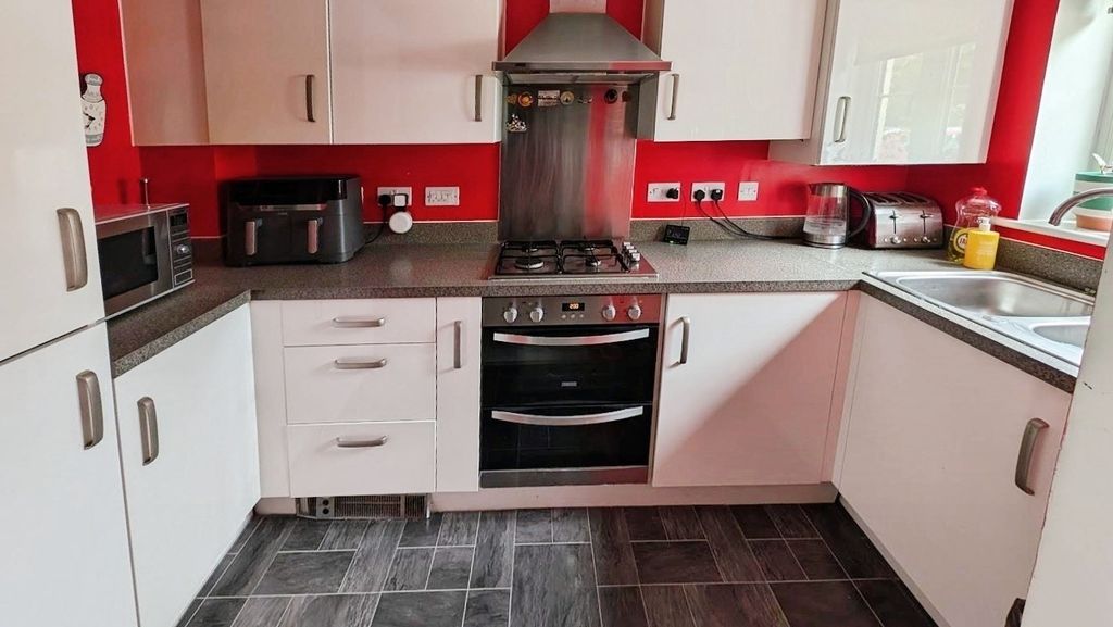 Property photo 2 of 10 Pbox-Kitchen-315611.Jpg