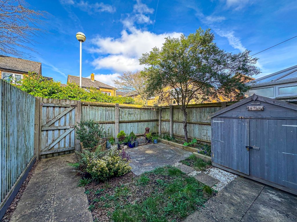 Property photo 2 of 18 48550410