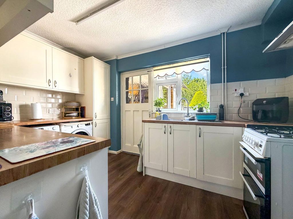 Property photo 3 of 23 Kitchen