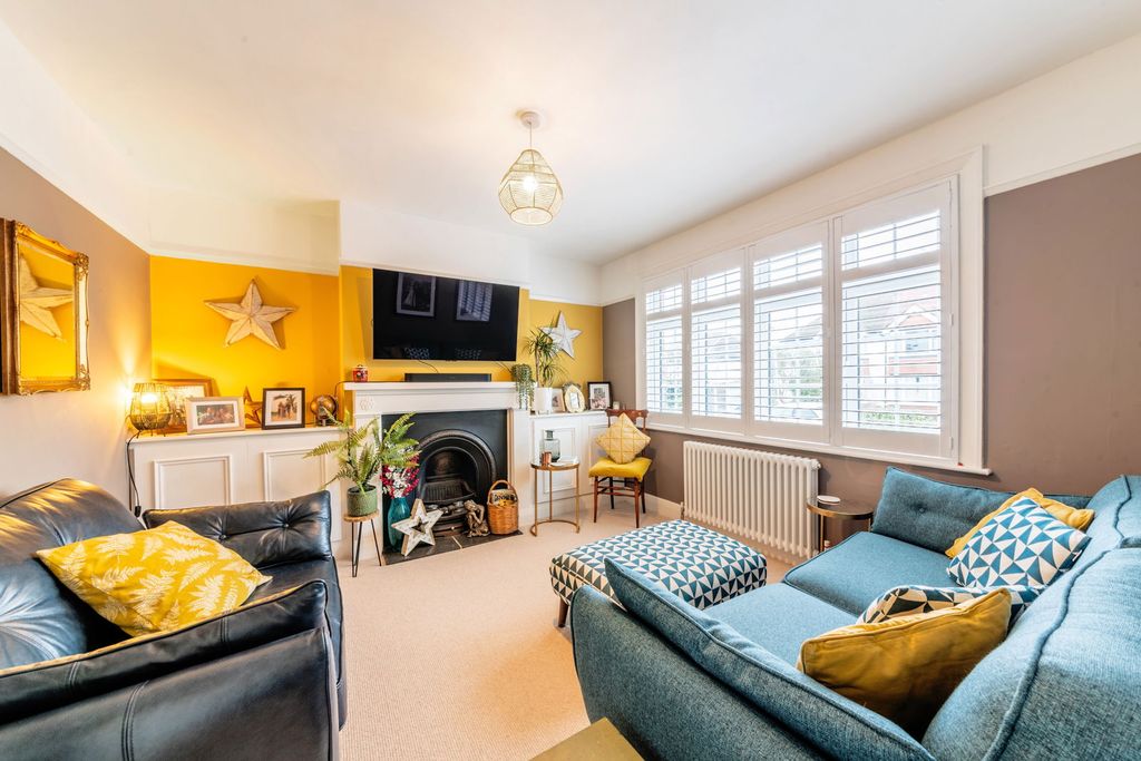 Property photo 2 of 34