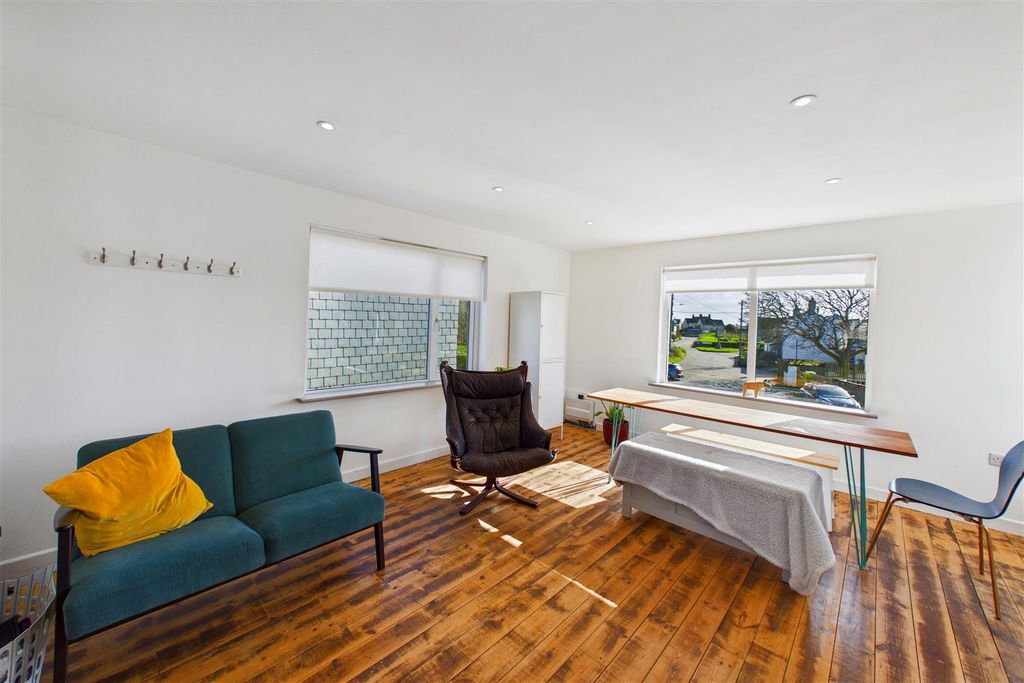 Property photo 3 of 17 Lounge/Kitchen/Diner