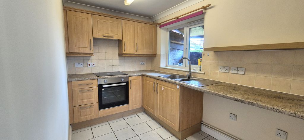 Property photo 3 of 4 Kitchen