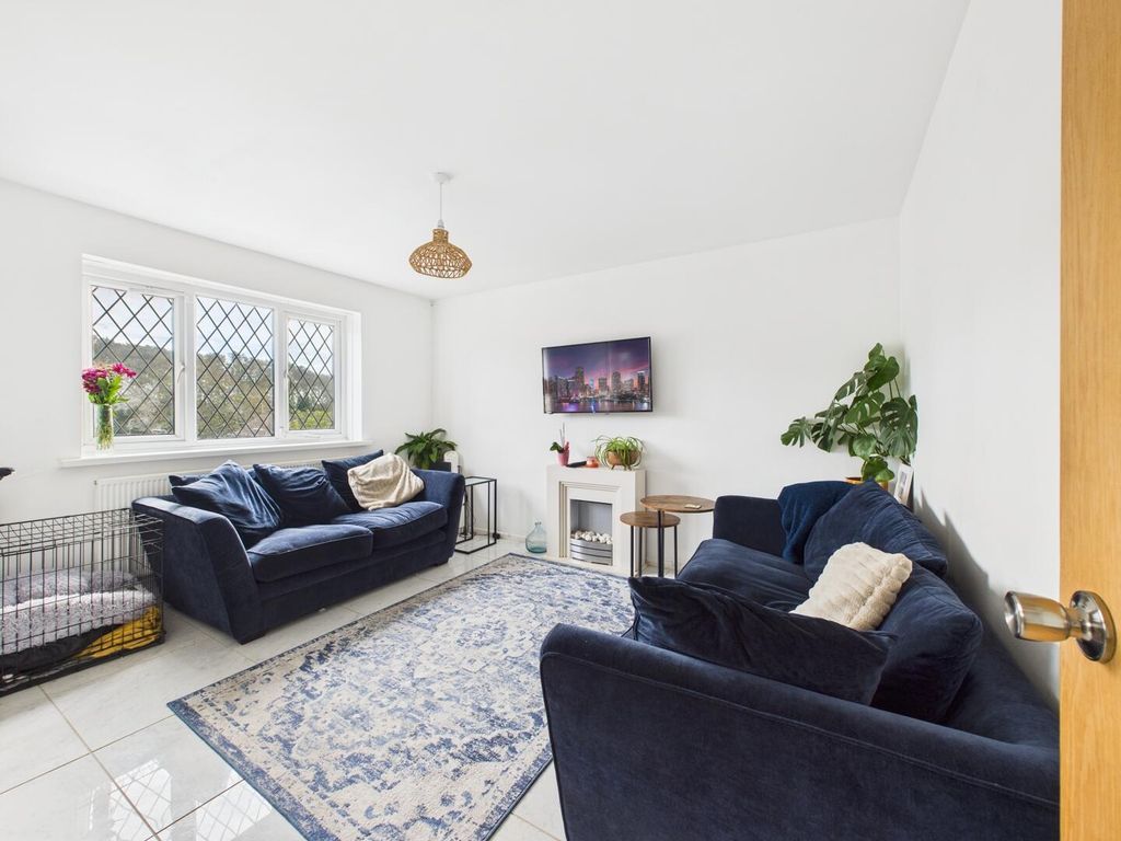 Property photo 3 of 11 Living Room