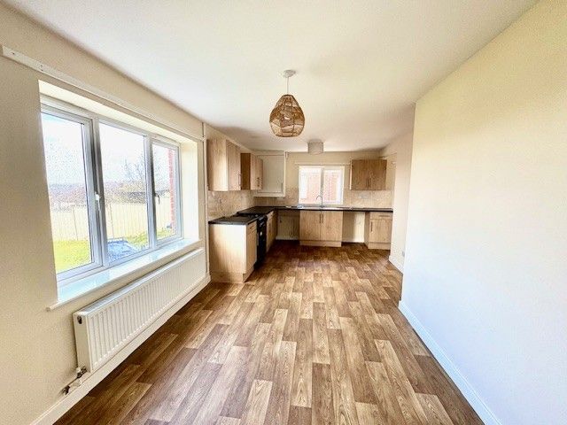 Property photo 3 of 10 Balcony