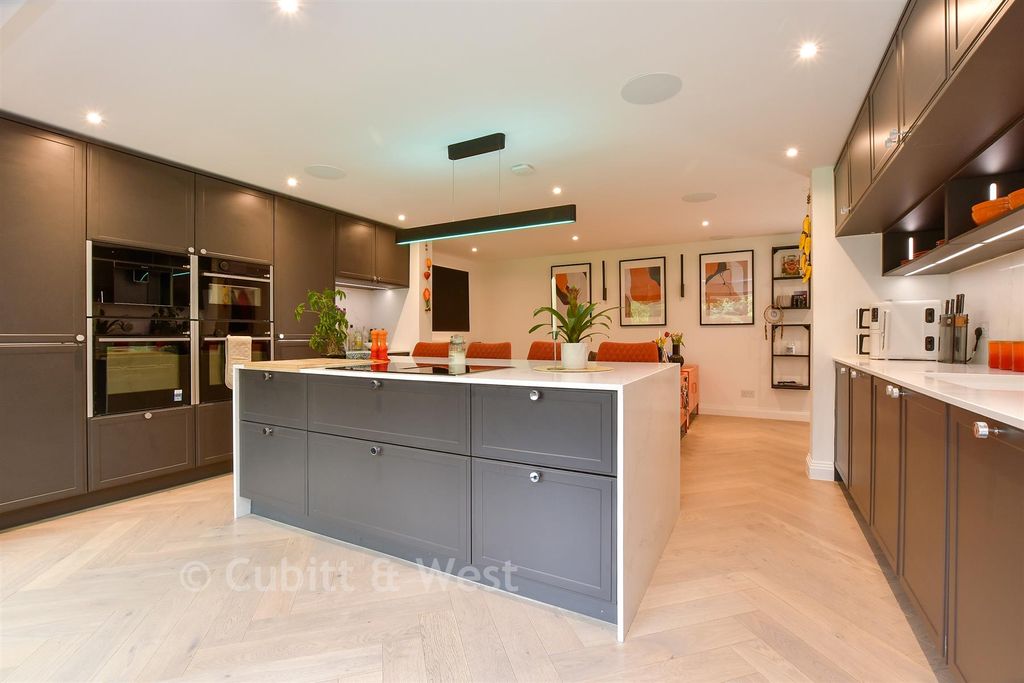 Property photo 3 of 16 Kitchen