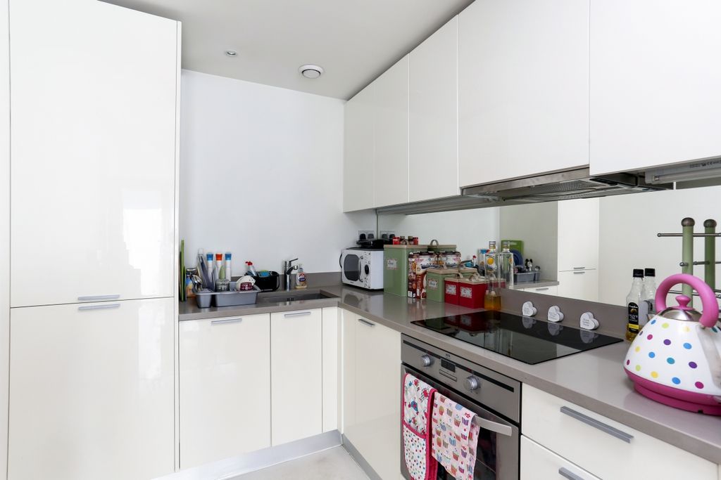 Property photo 2 of 8 Kitchen