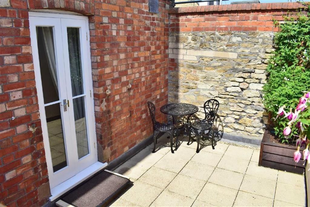 Property photo 1 of 11 Private Courtyard