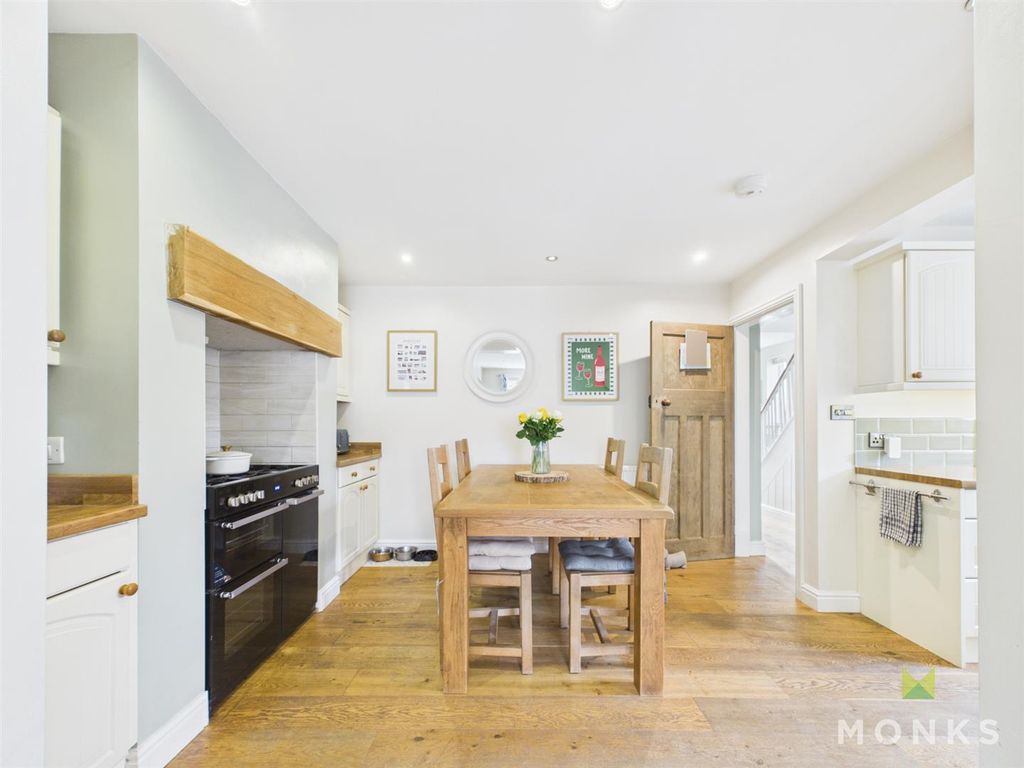 Property photo 2 of 33 Cam05540G0-Pr0085-Still016.Jpg