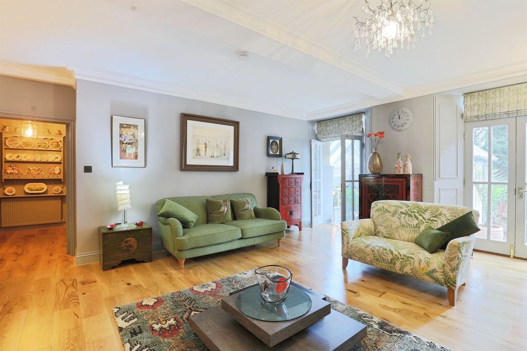 Property photo 3 of 27