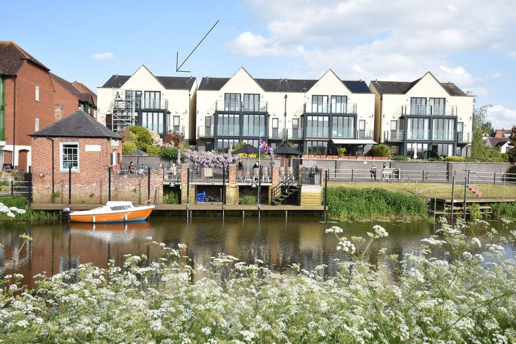 Property photo 3 of 11