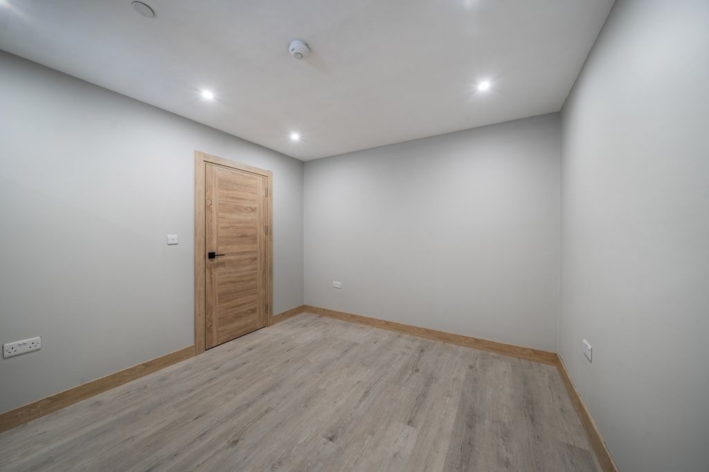 Property photo 2 of 4 3