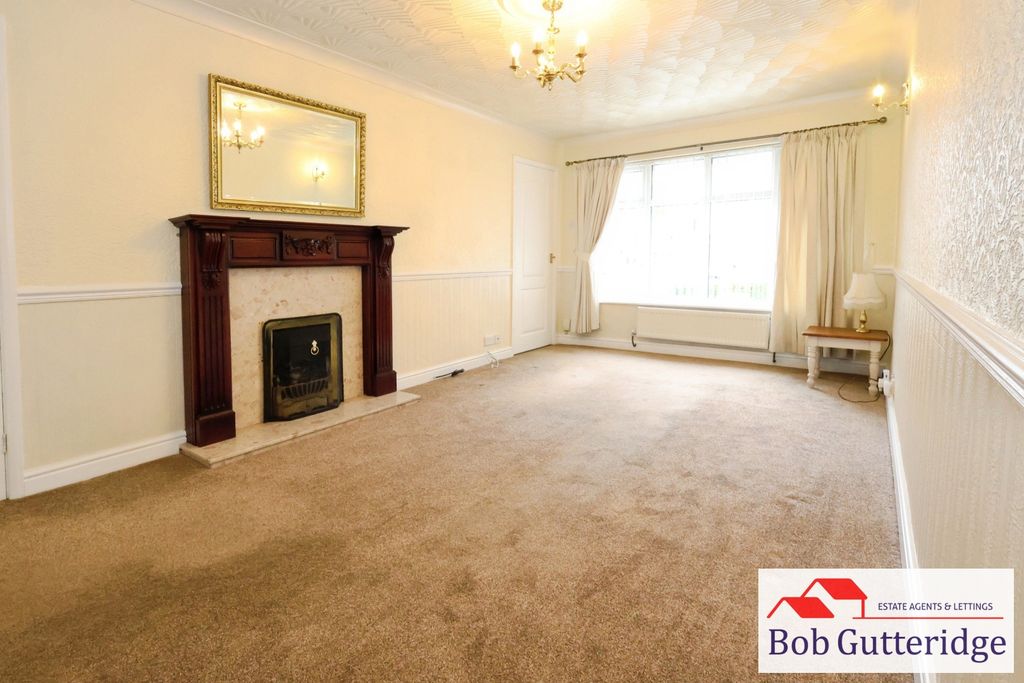 Property photo 2 of 19 Lounge / Dining Room