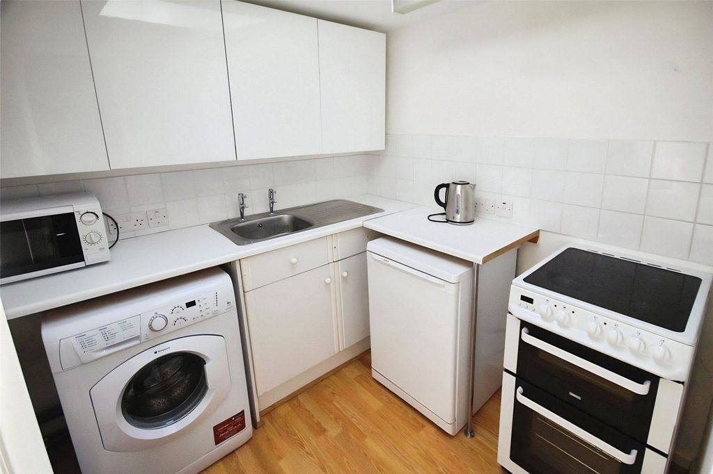 Property photo 3 of 7 Kitchen